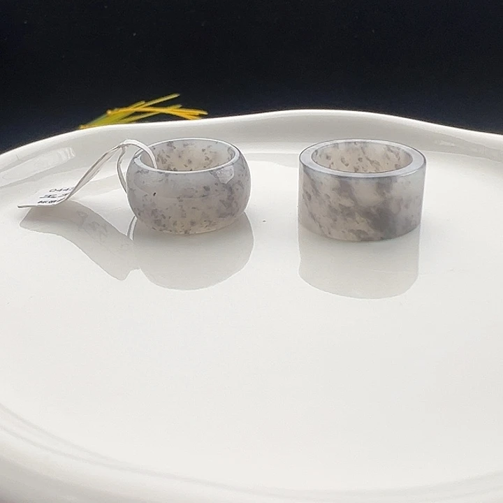 和田玉（糖玉）戒指未镶嵌17.6点墨胖圆或直切