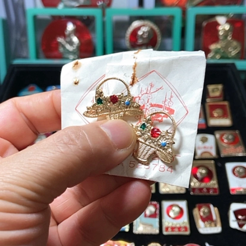 【闪购商品】铝六七十年代的2枚章