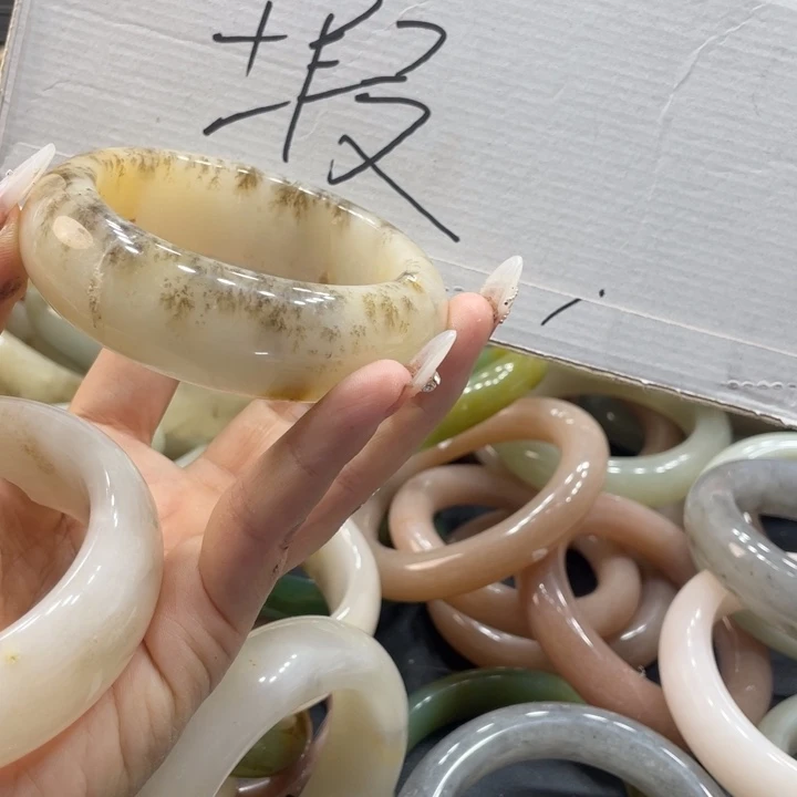 温***馨石英质玉钛钢珠宝奇石