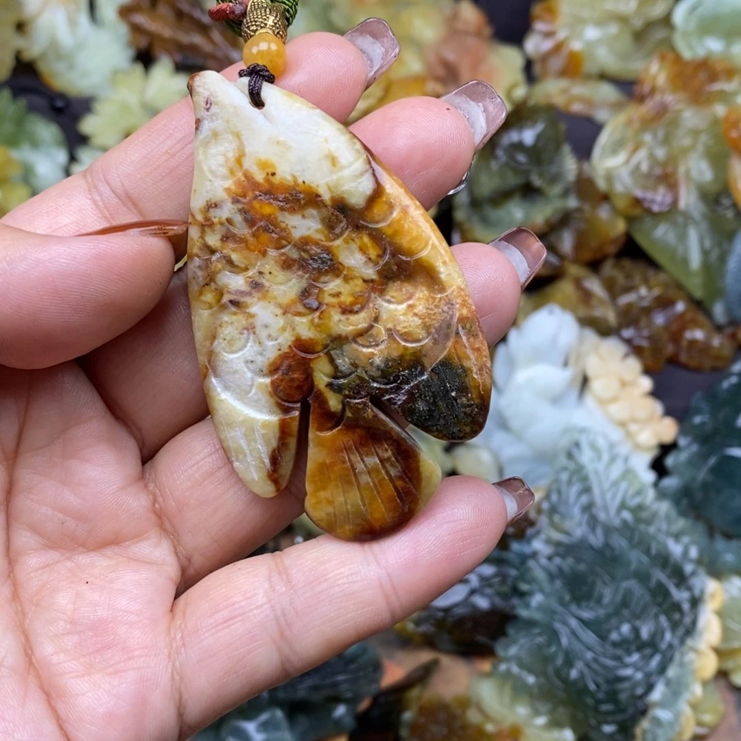 蛇纹石玉颈饰未镶嵌微瑕