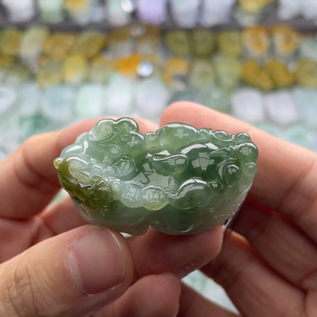 柒****颈饰未镶嵌翡翠貔貅