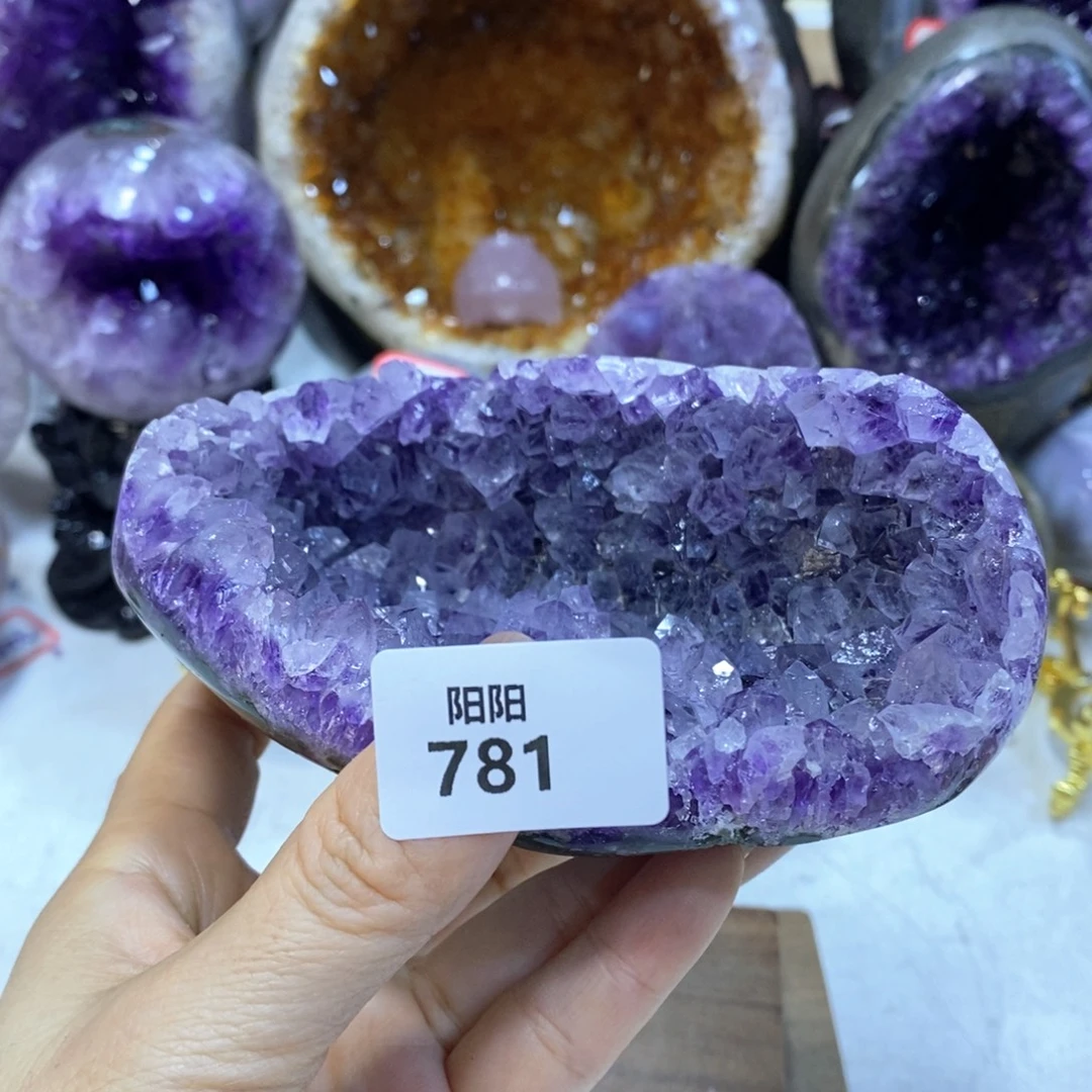 未镶嵌水晶大型摆件（非配饰）