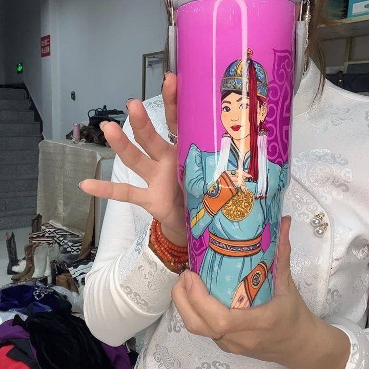 PU辣妈家粉色的水杯