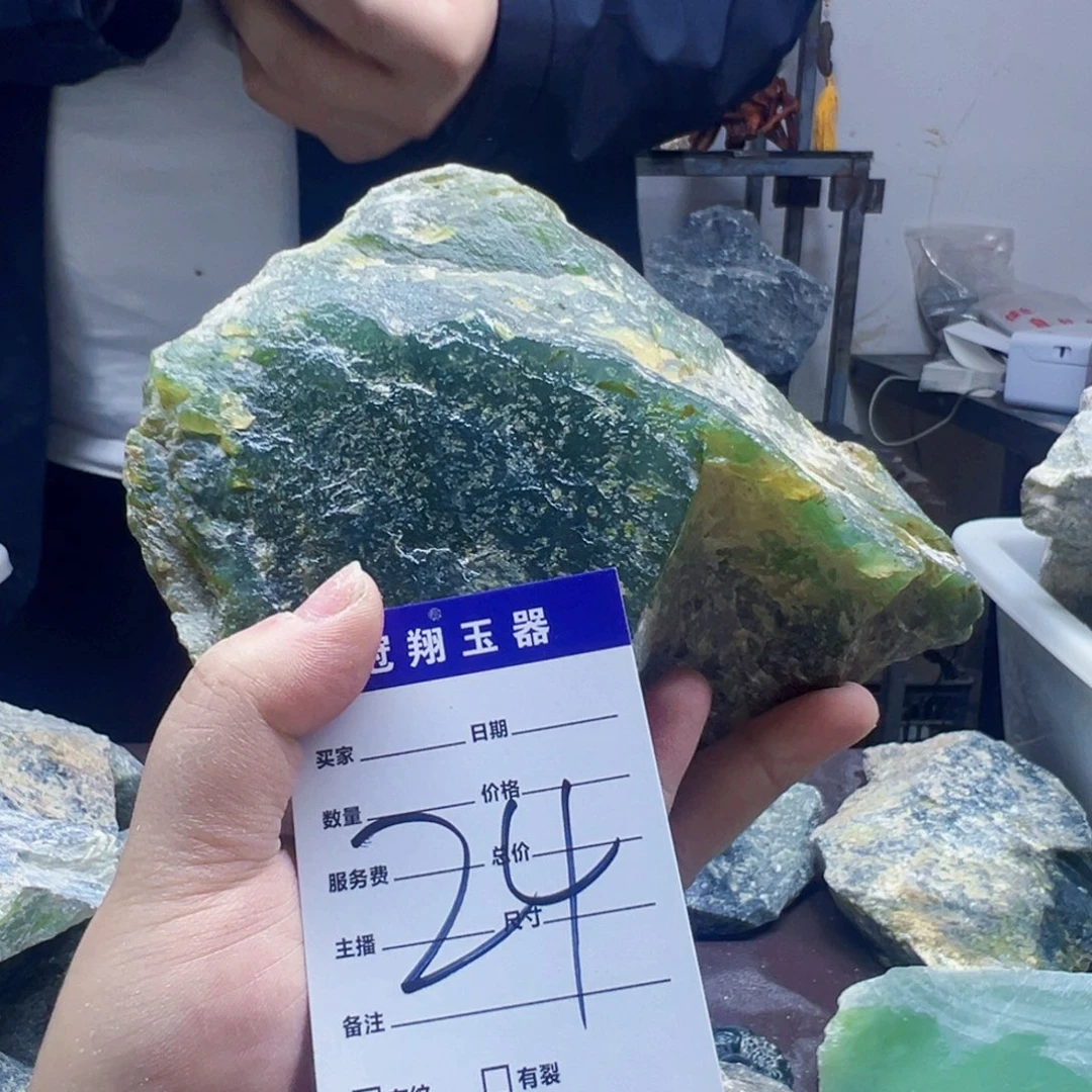 岫玉原石未镶嵌✎****