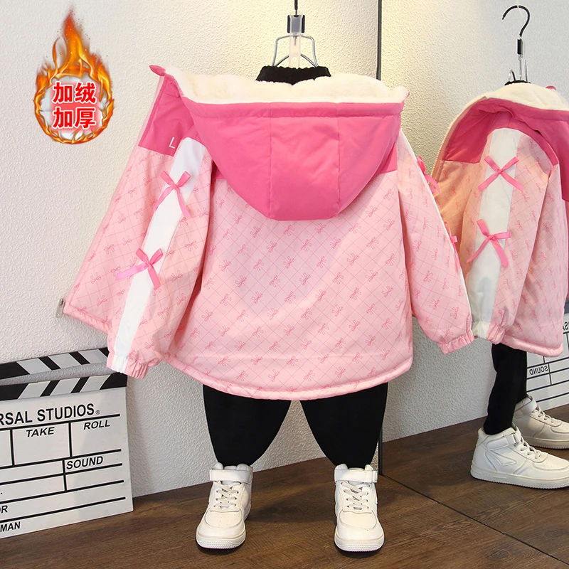 儿童宝宝秋冬装新款韩版时尚蝴蝶结满印加绒风衣棉服女童连帽外套