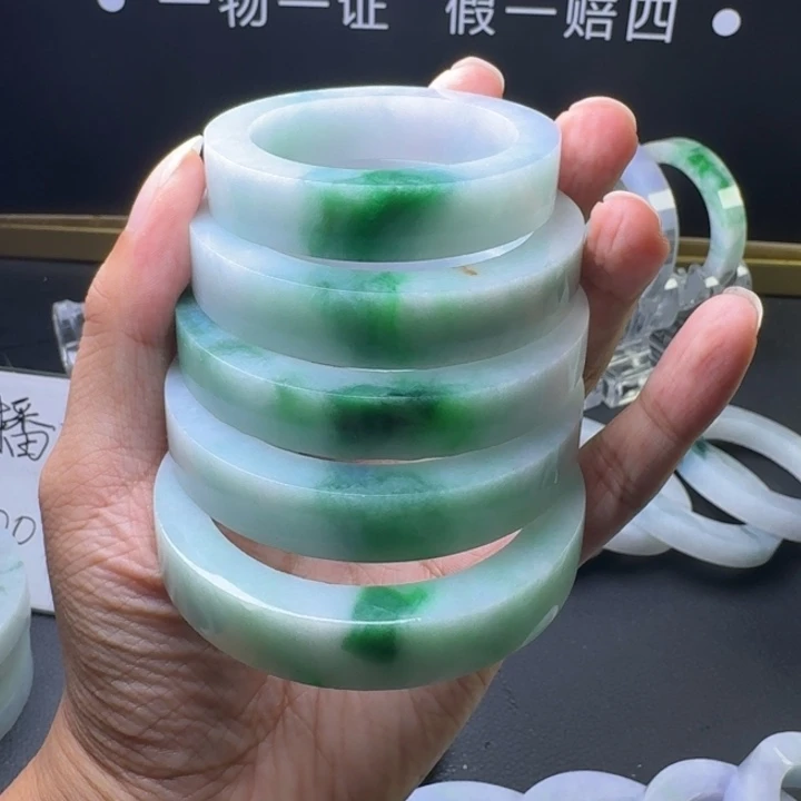 未镶嵌手镯定制翡翠多样性发一