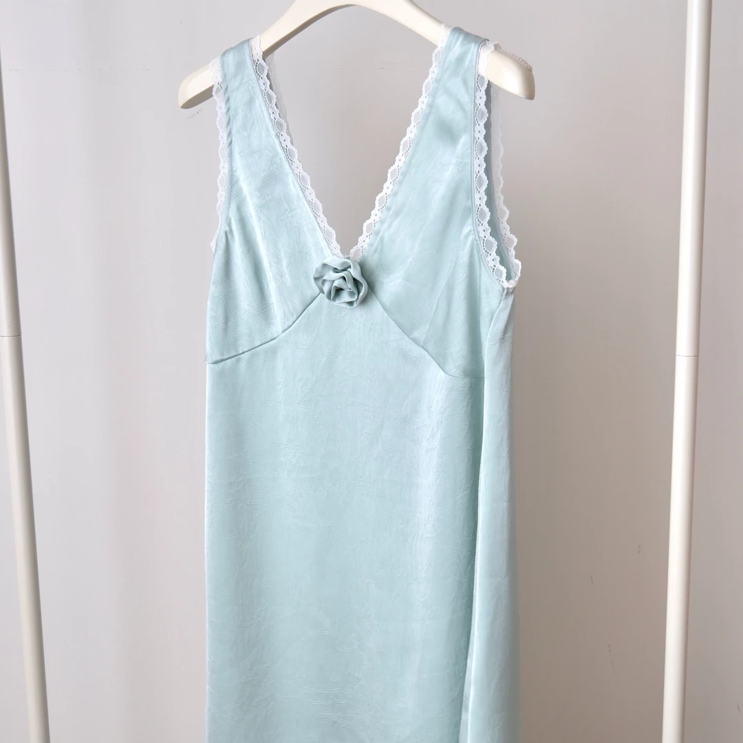 2025醋酸时尚高级气质法式纯欲风蕾丝玫瑰吊带睡裙女家居服可外穿