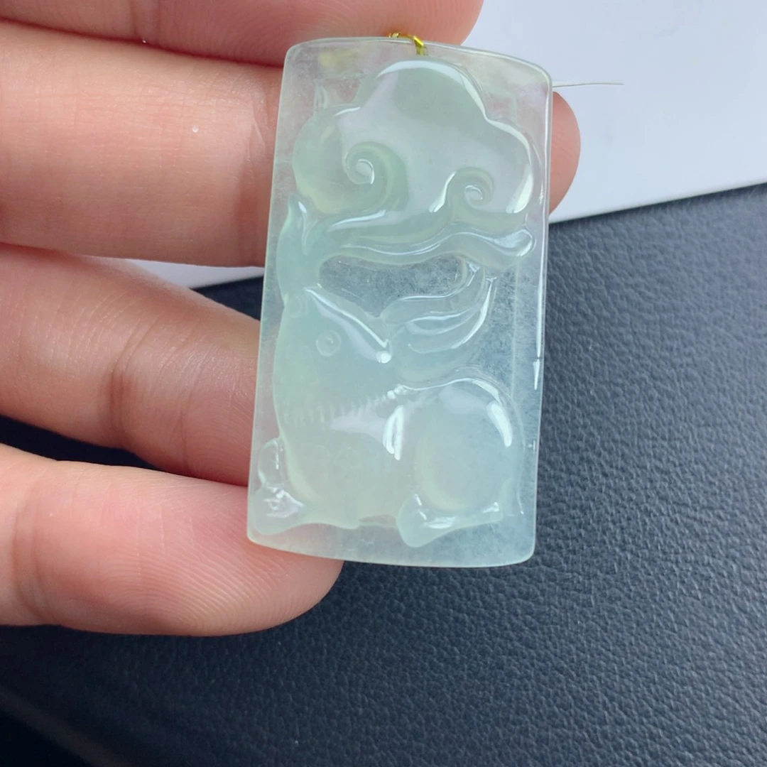 翡翠颈饰未镶嵌兔兔