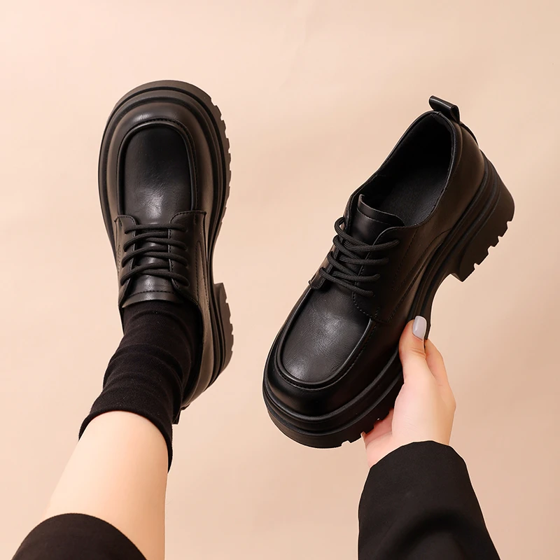 2025秋冬时尚新款英伦风系带百搭小皮鞋女黑色厚底休闲圆头单鞋