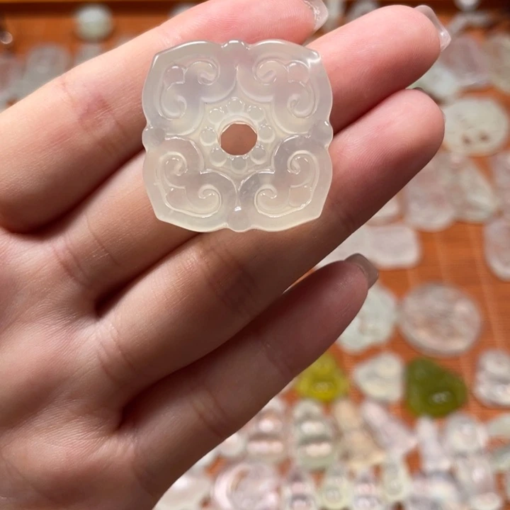 未镶嵌蛇纹石玉颈饰