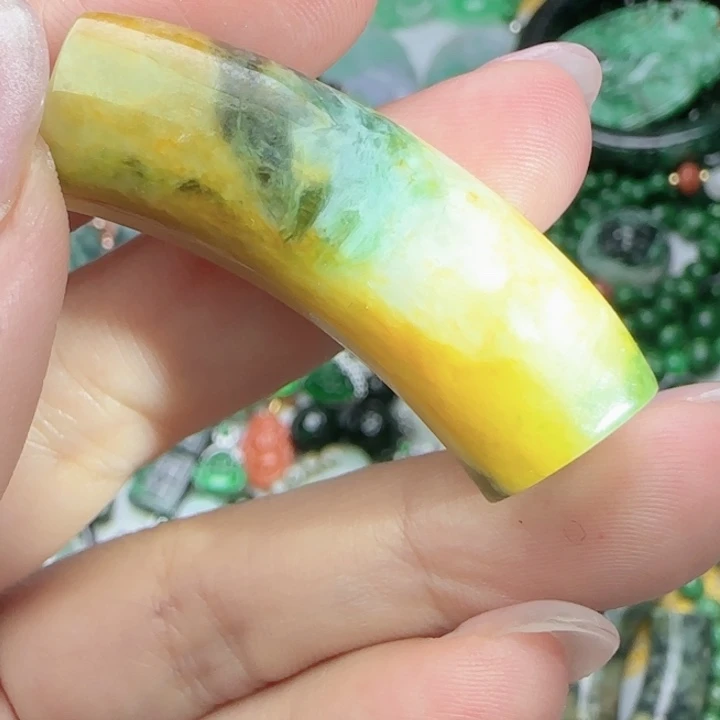 翡翠未镶嵌颈饰天然A货16
