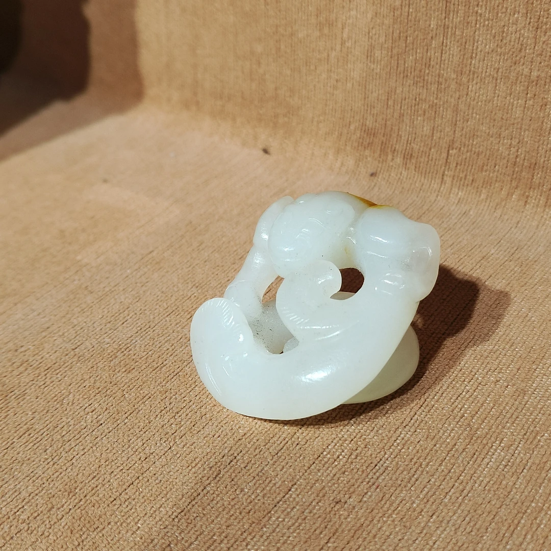 和田玉螭龙白玉玉佩