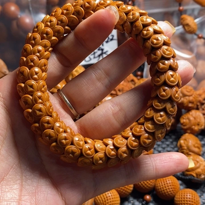 橄榄核吊坠镂空金饭碗