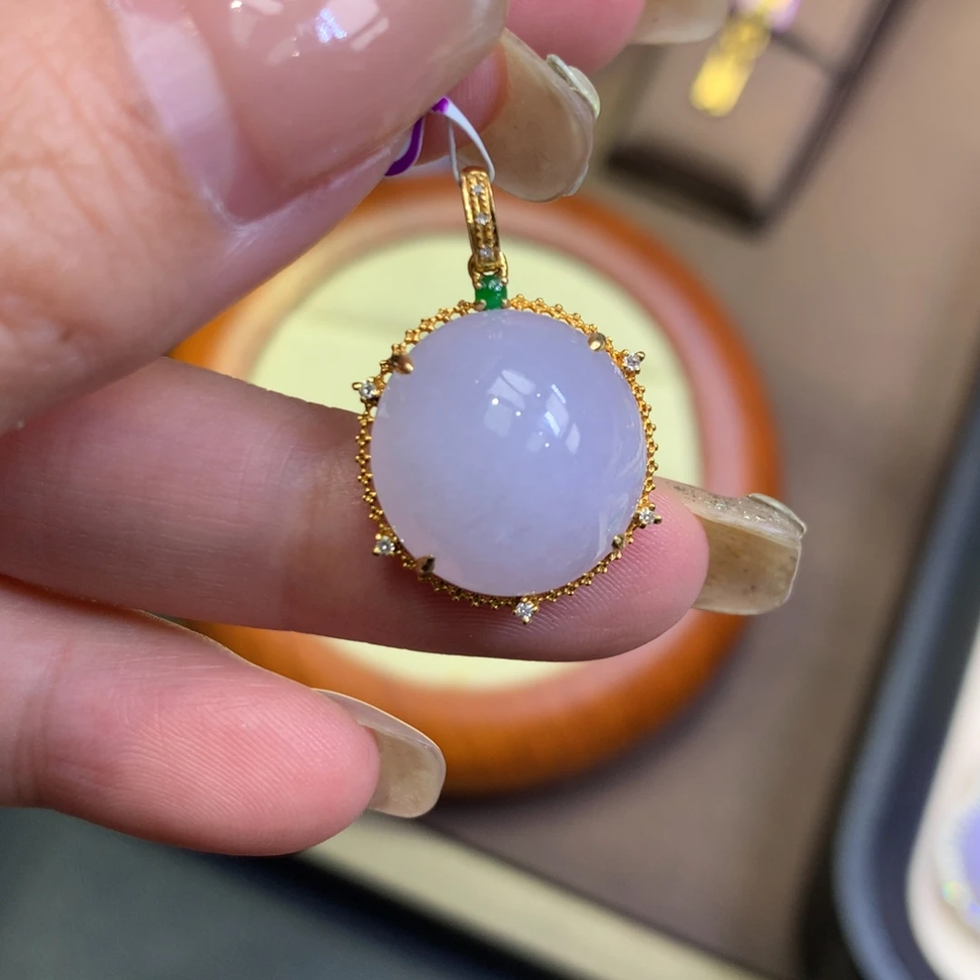 翡翠18K金镶嵌颈饰