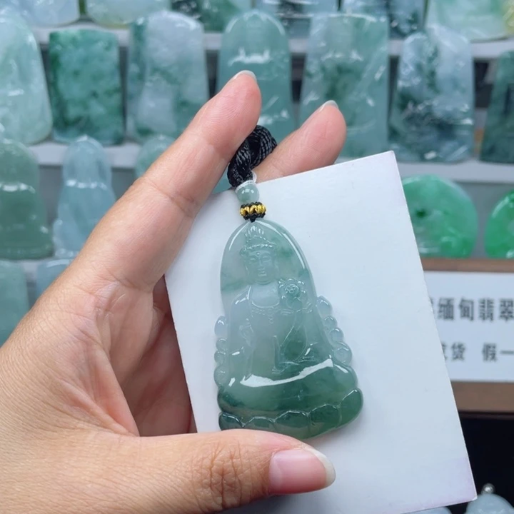 颈饰未镶嵌翡翠素衣观音