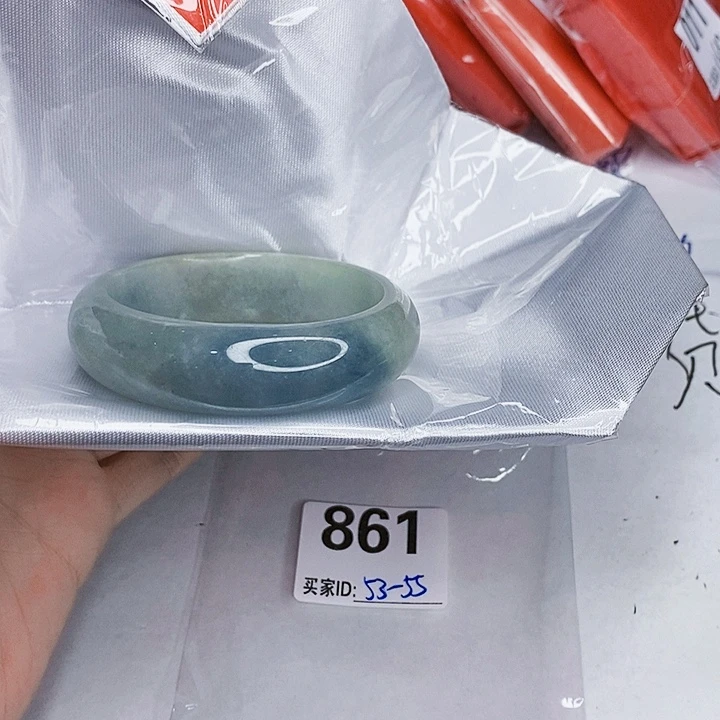翡翠未镶嵌手镯一图一物实物为准（微瑕处理）