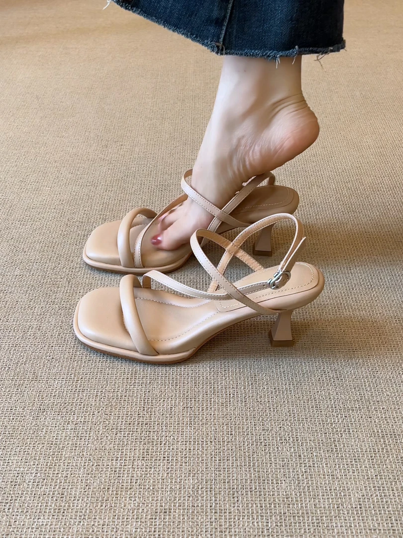 Elingjk/6cm简约法式方头交叉一字扣带细跟百搭优雅露趾凉鞋