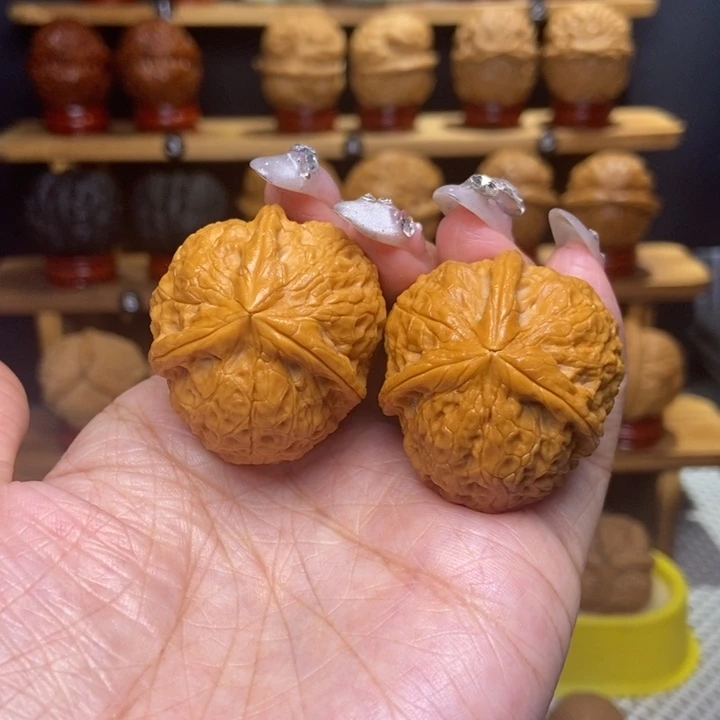 文玩核桃把件小***羊寿桃三棱4号