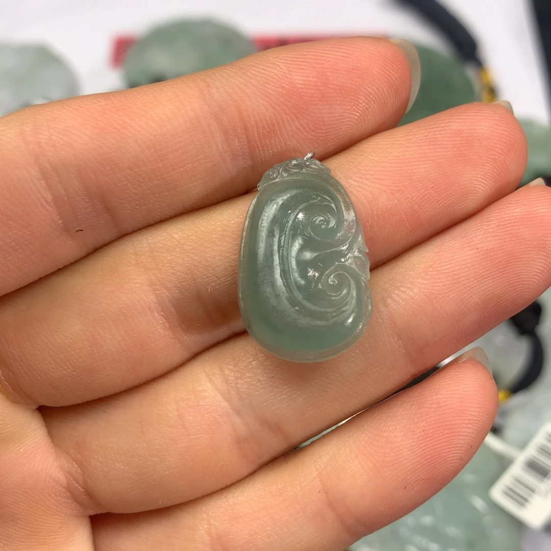 翡翠未镶嵌颈饰翡翠首饰