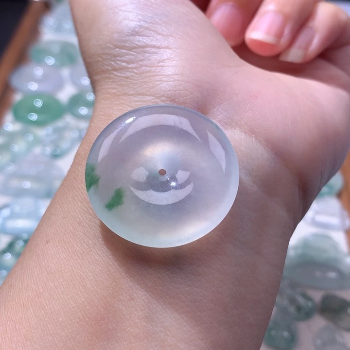 颈饰未镶嵌翡翠高冰飘花平安扣