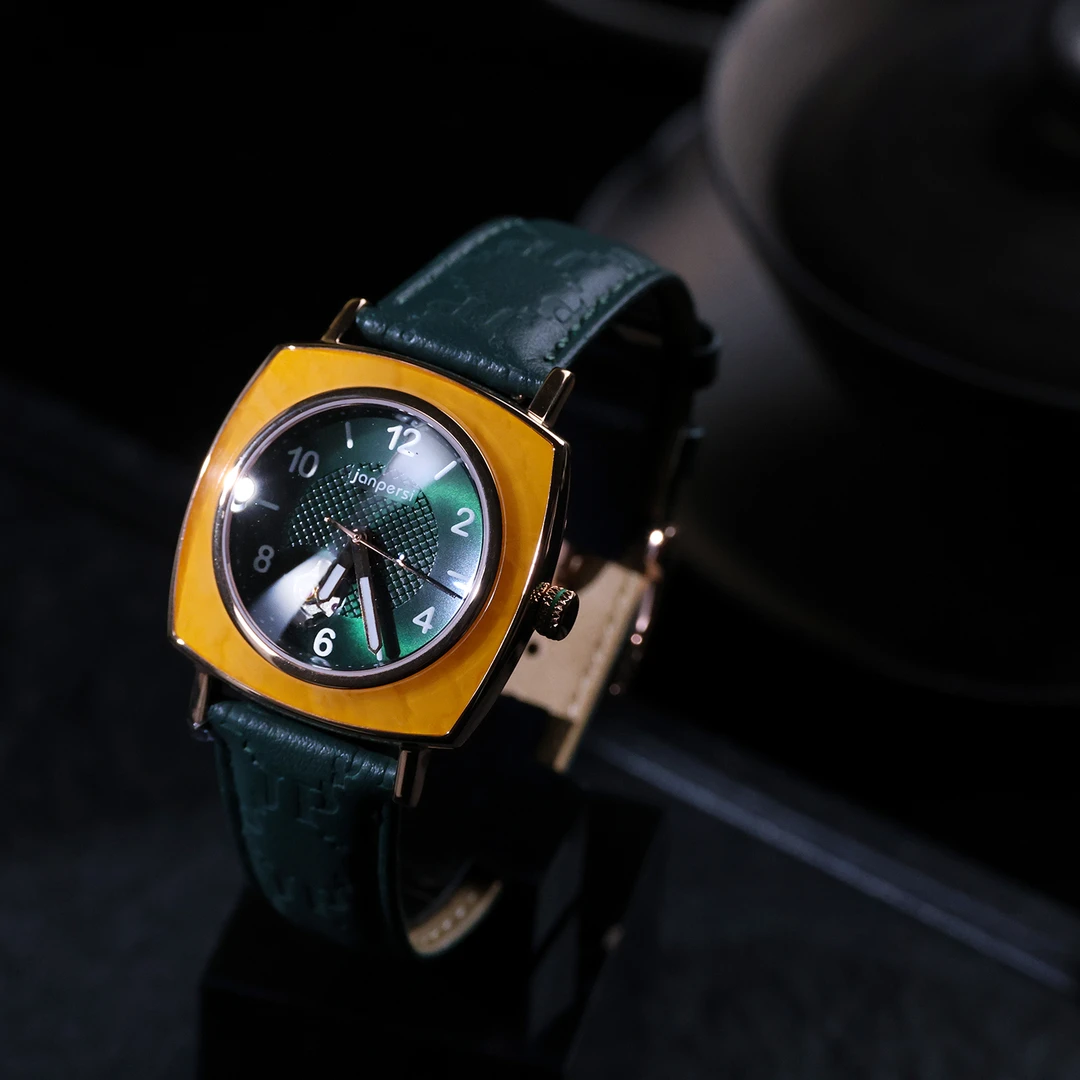 【思嘉】蜜蜡小怪兽手表 AQ0033