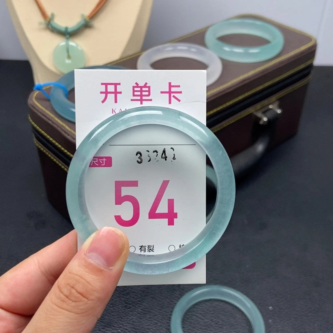 未镶嵌手镯石英质玉囹**?