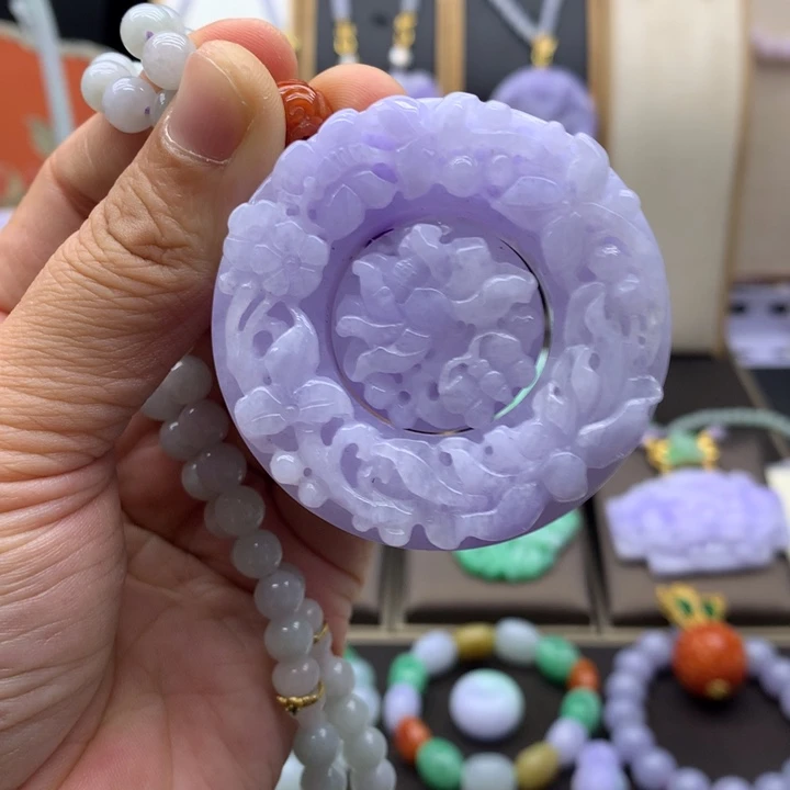 翡翠未镶嵌吊坠(赠链)