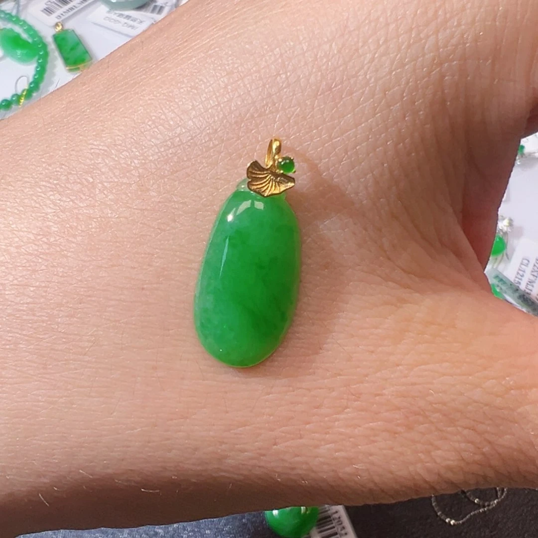 翡翠挂件18K金镶嵌翡翠