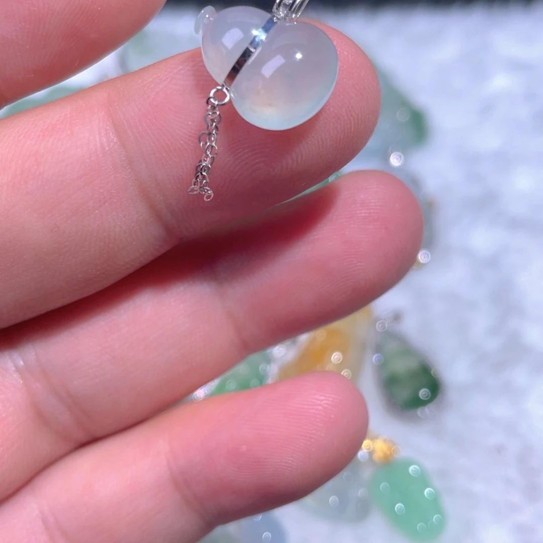 颈饰18K金镶嵌翡翠