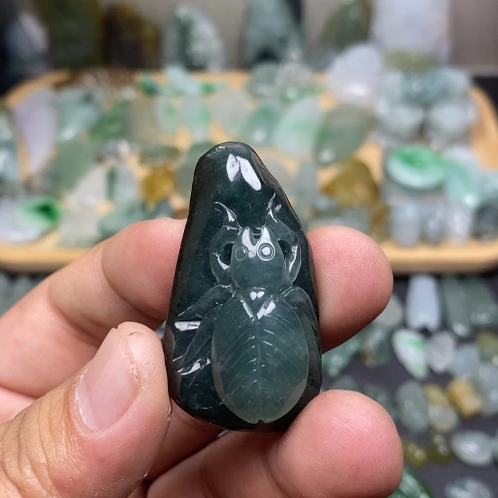 翡翠未镶嵌颈饰狼蛛