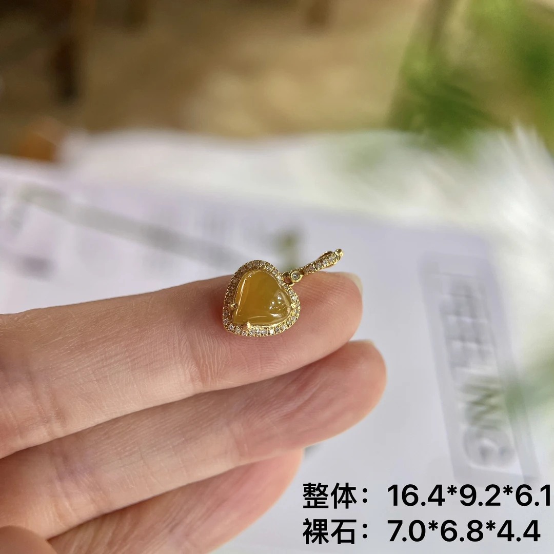 18k金镶嵌天然a货翡翠高冰黄翡爱心滴流吊坠