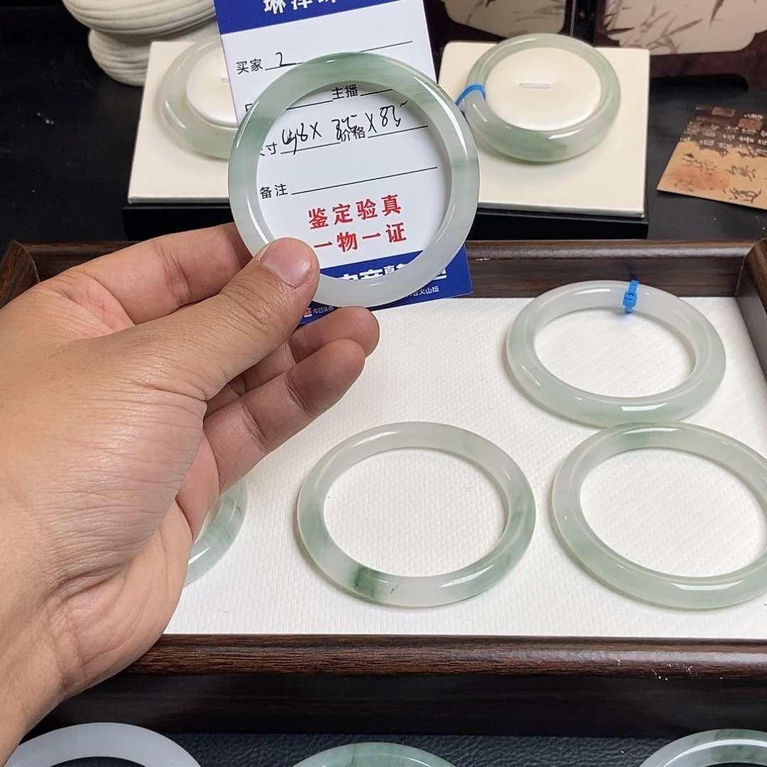 那***-石英质玉未镶嵌手镯2