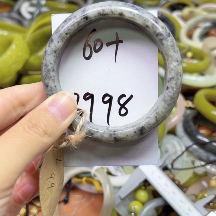 未镶嵌蛇纹石玉手链