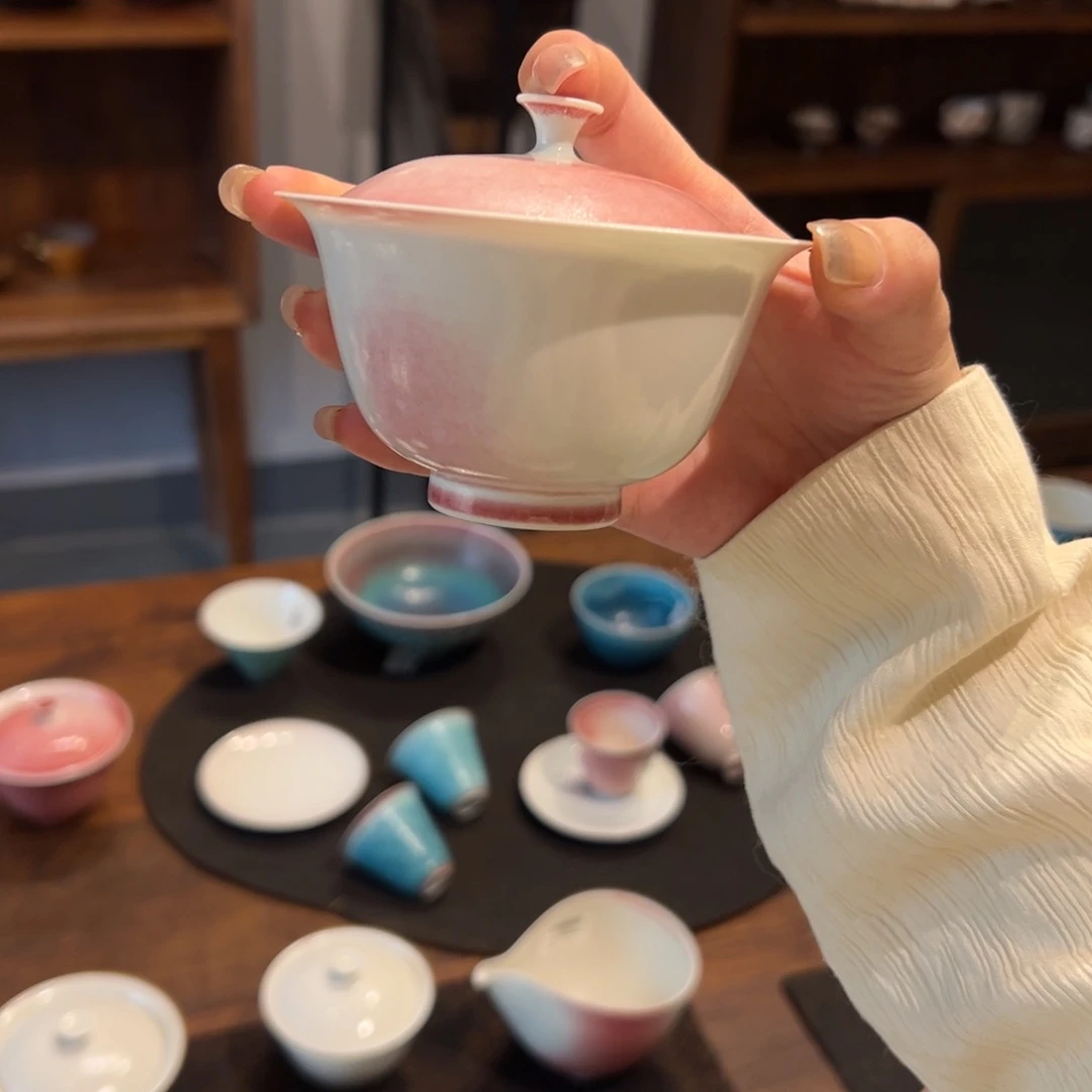 陶瓷。     陶瓷。