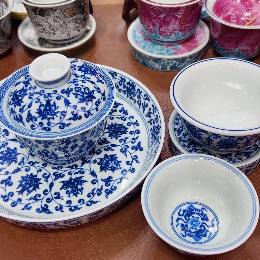 摆件景德镇陶瓷艺术展演厅及景德镇市