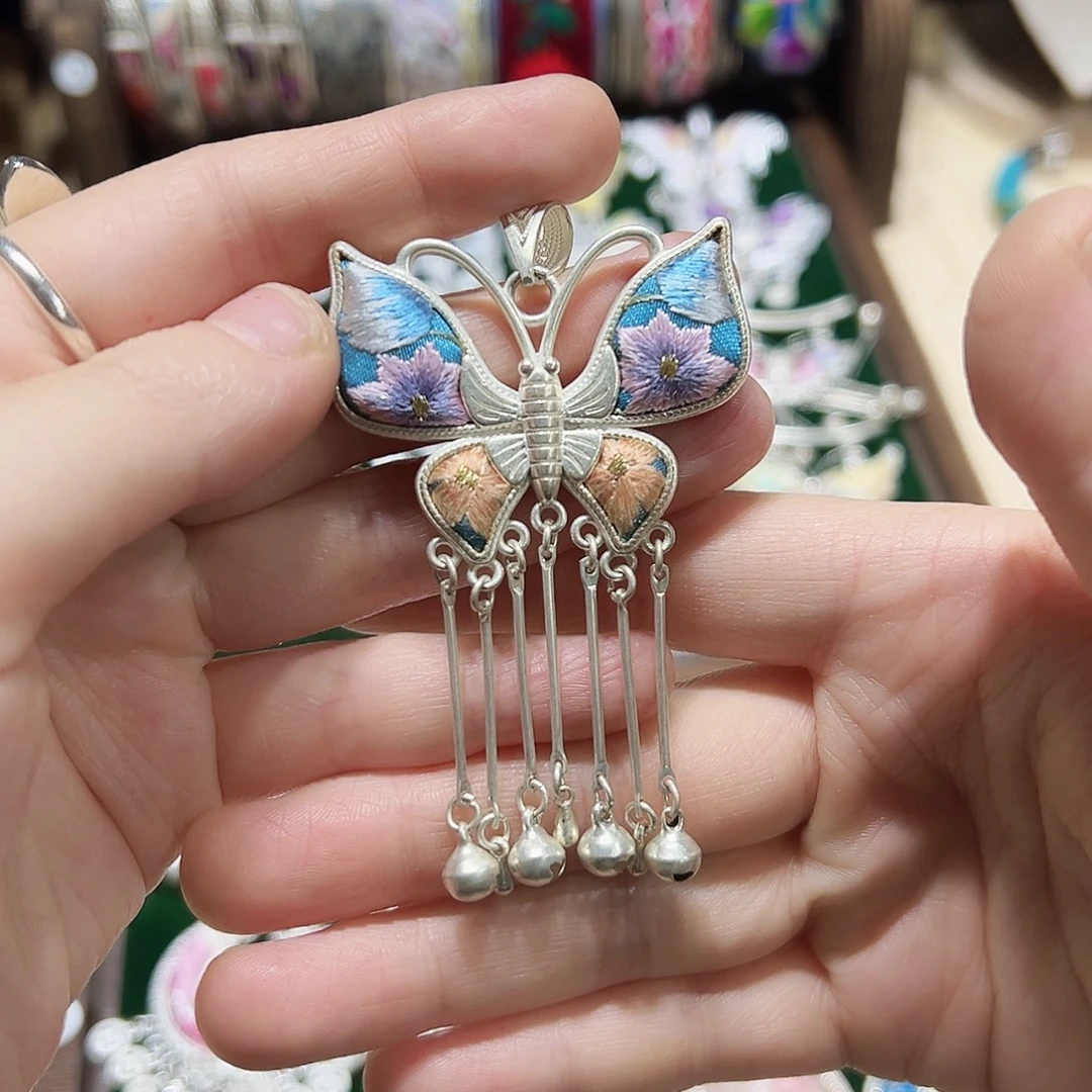 织绣手工苗银项链（配皮绳）