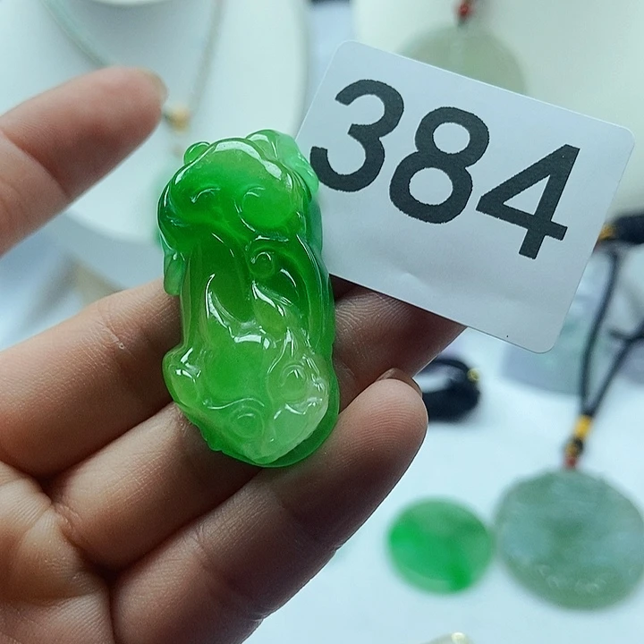 翡翠吊坠(赠链)未镶嵌