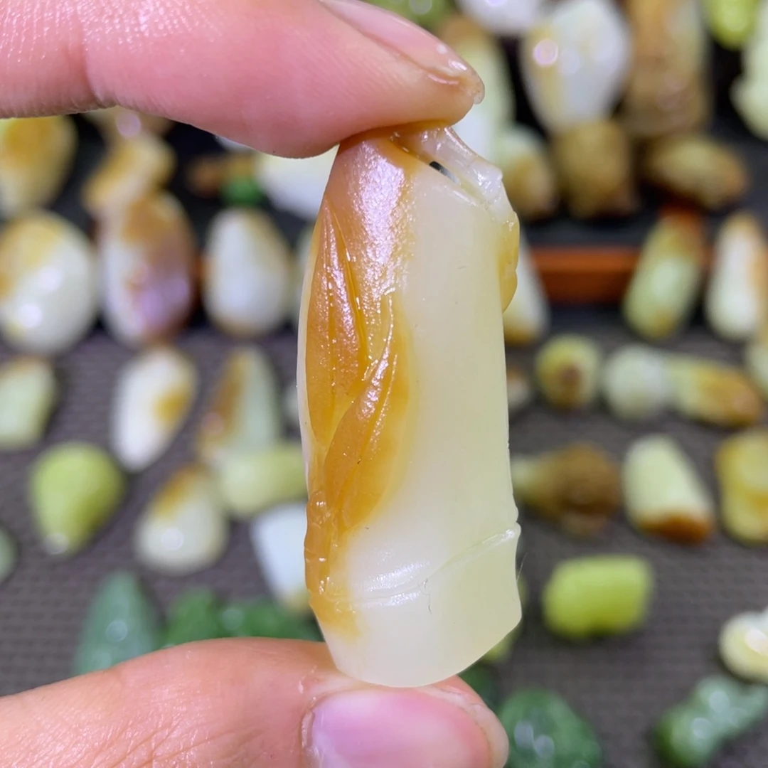 颈饰未镶嵌和田玉且末糖白竹节吊坠