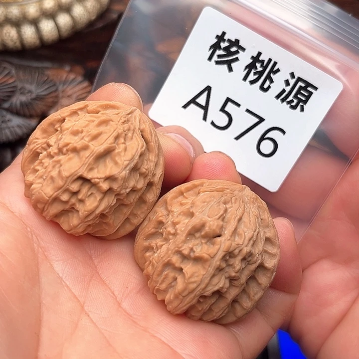 桃核把件核桃白狮子37