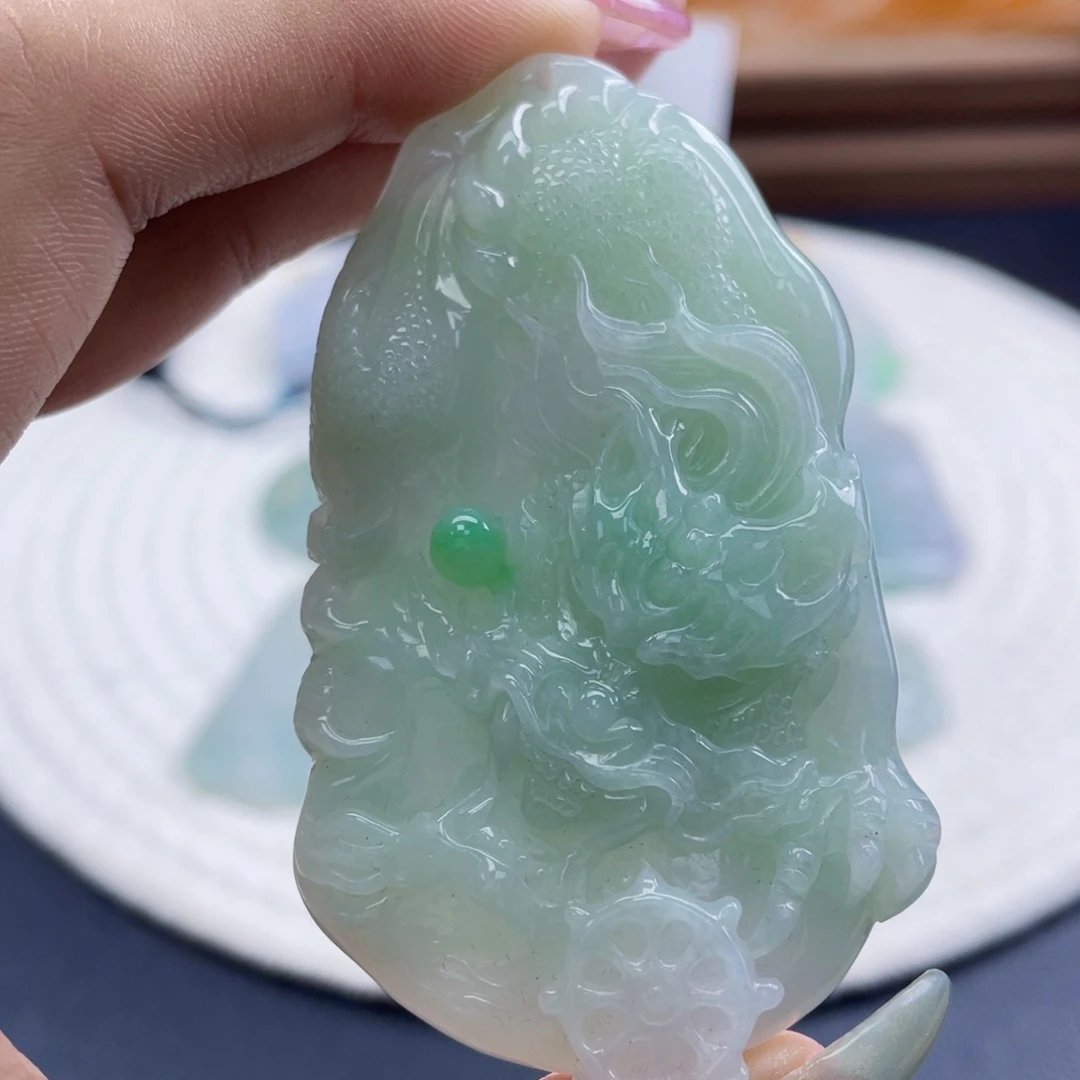 翡翠裸石天然翡翠俏色果绿龙牌