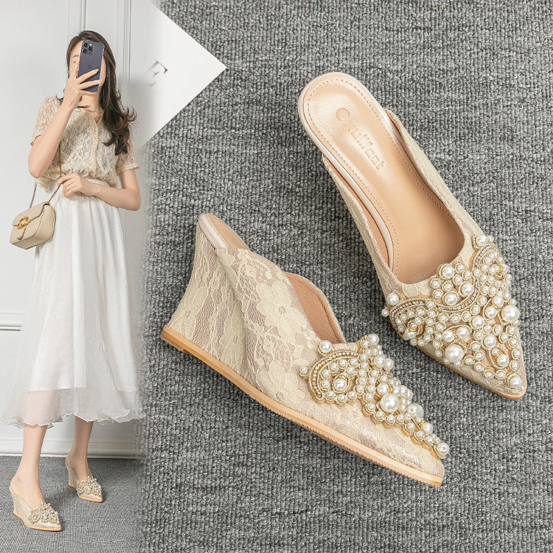 高跟半拖鞋女外穿2024新款珍珠杏色蕾丝尖坡跟凉拖鞋懒人穆勒鞋