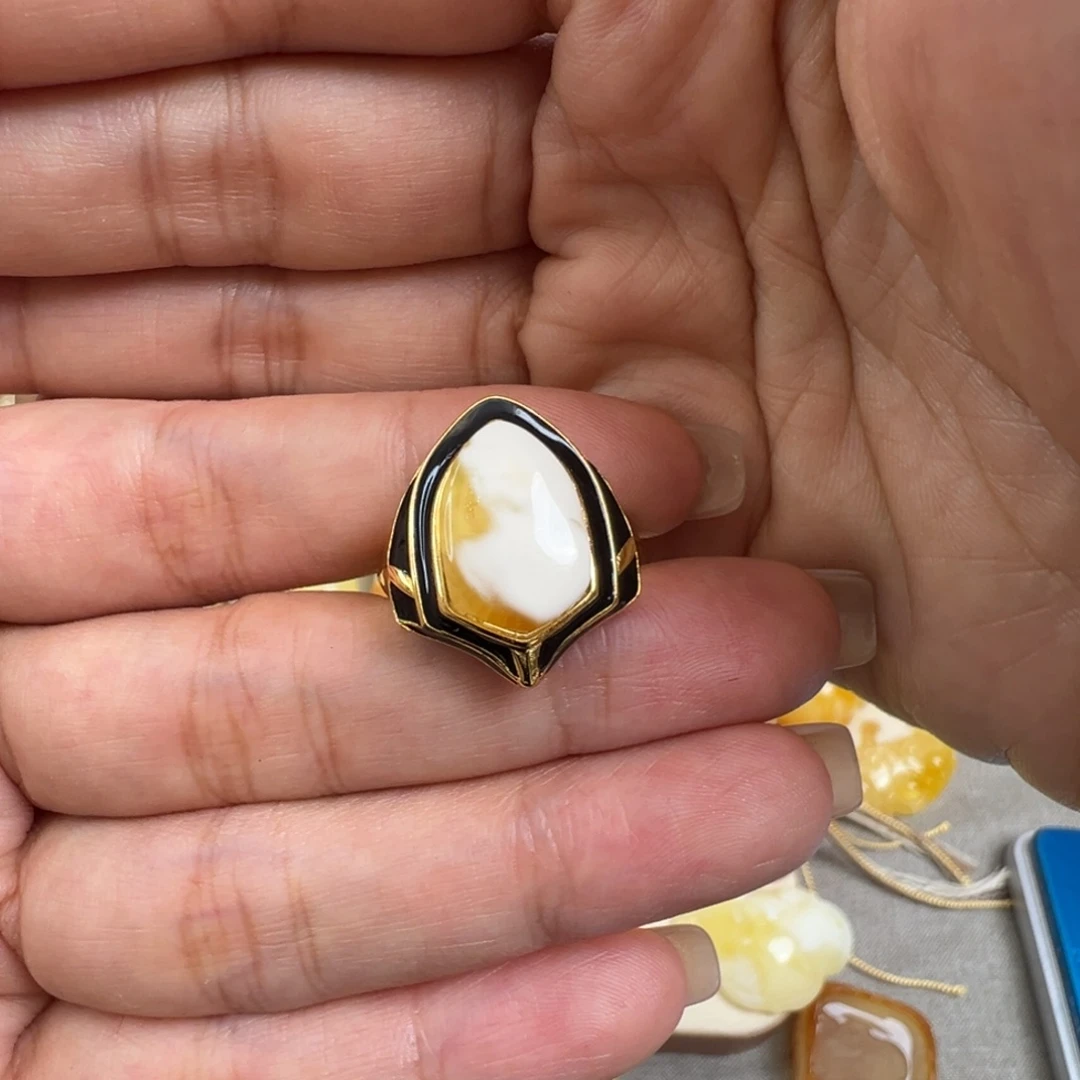根***完琥珀颈饰未镶嵌蜜蜡