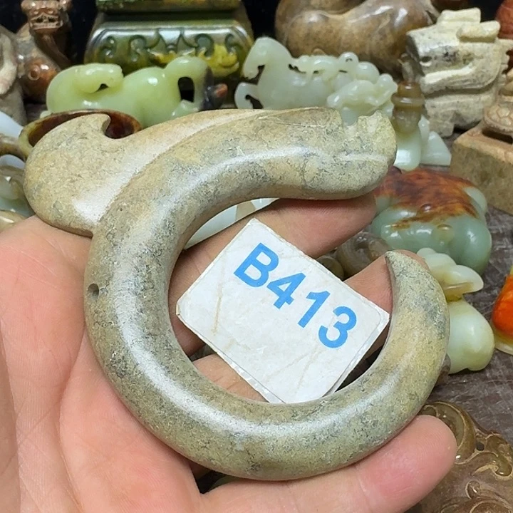 透闪石-蛇纹石玉未镶嵌颈饰