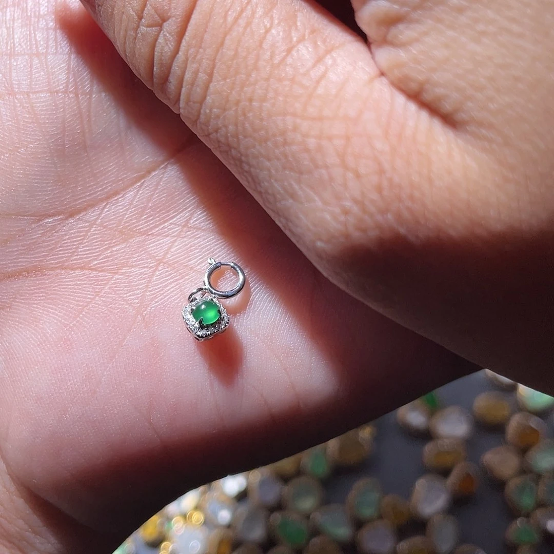 吊坠(不含链)18K金镶嵌翡翠