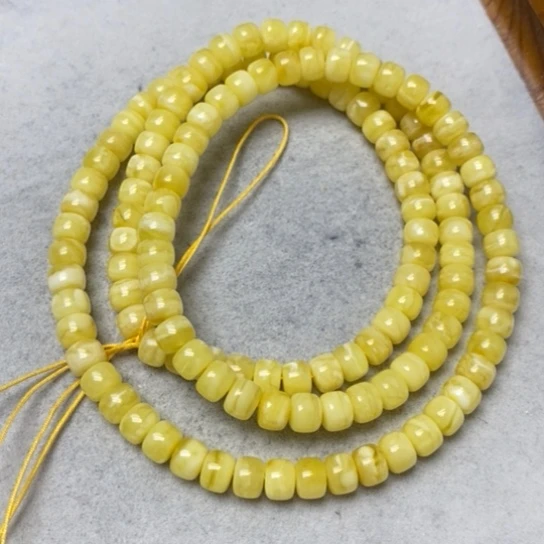 蜜蜡裸石未镶嵌串