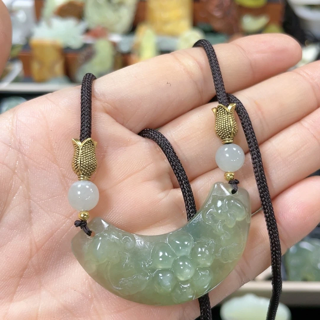 蛇纹石玉颈饰合金