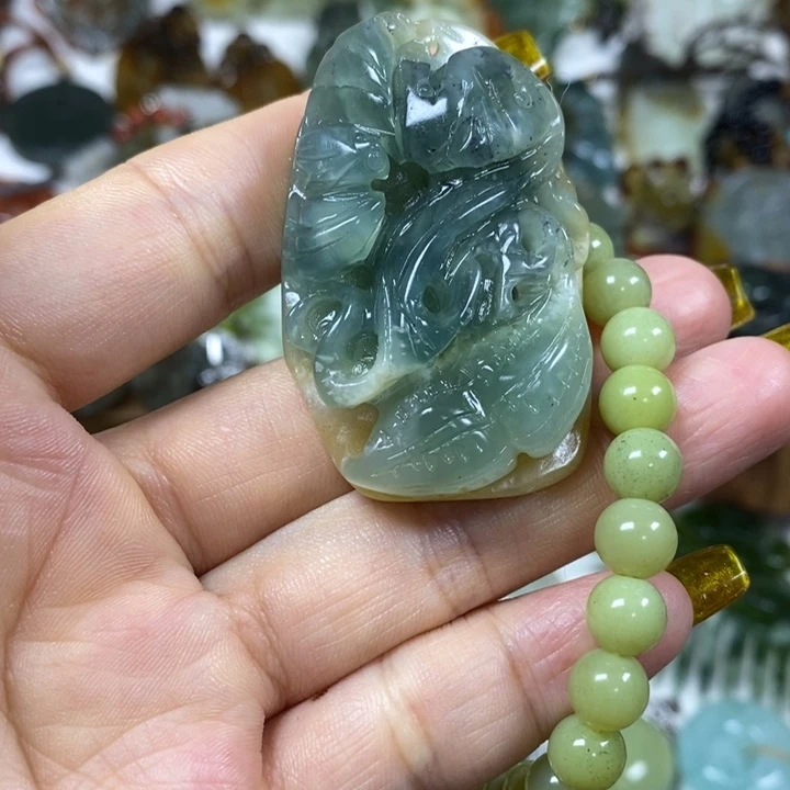 未镶嵌蛇纹石玉吊坠