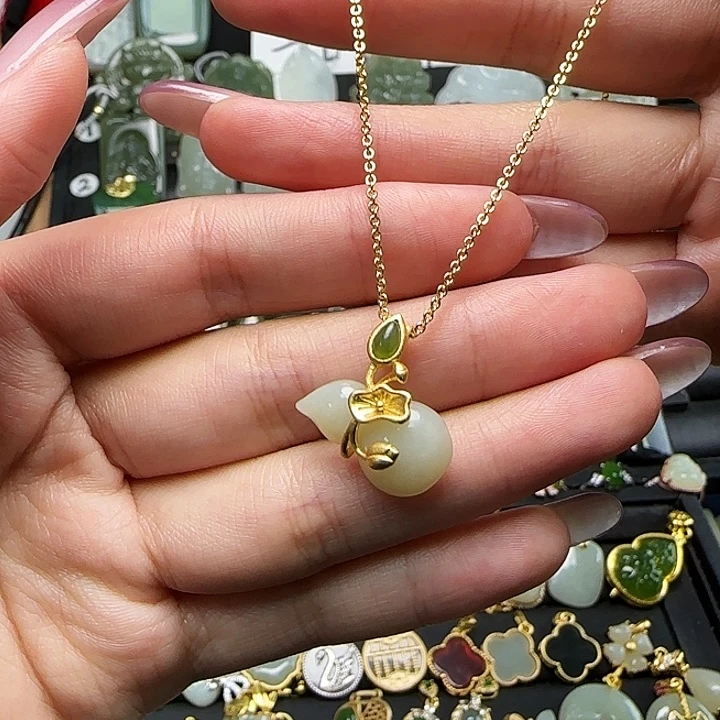 和田玉银S925镶嵌吊坠(赠链)