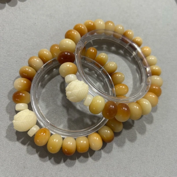 A574 炭烤渐变菩提卡1.2带莲花雕刻算盘珠单圈手串(多样性发其一)