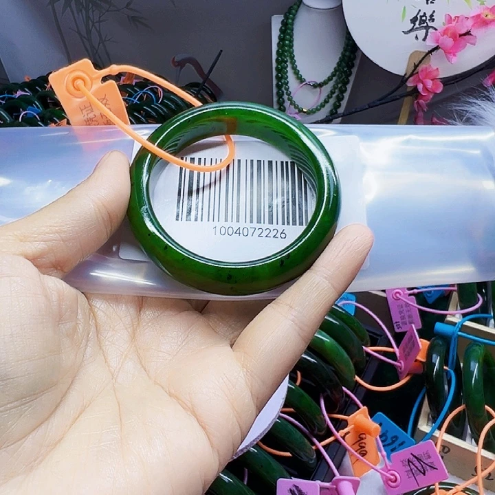 泡***夏和田玉未镶嵌手镯